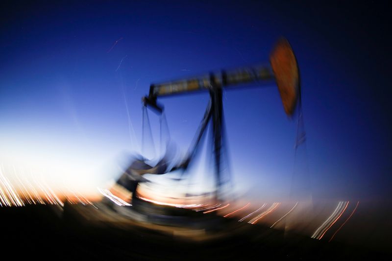 Petróleo cae luego de que AIE baja su previsión de demanda para 2020
