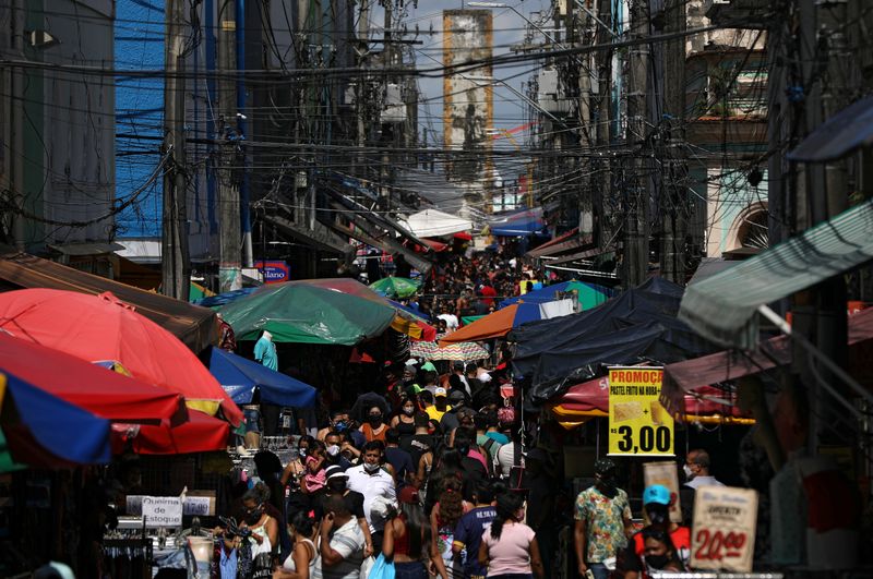 Actividad de servicios de Brasil crece 5% en junio vs mayo