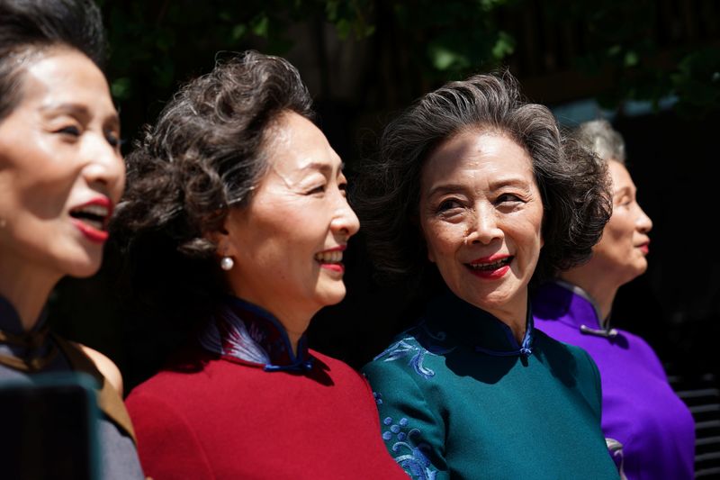 Quítense las máscaras, celebren la libertad: abuelas de la moda regresan al ruedo en Pekín