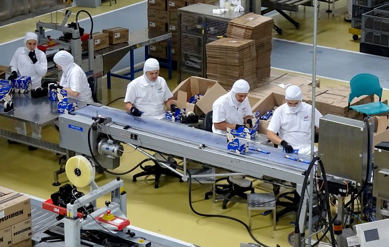 Producción industrial y ventas minoristas de Colombia caen en junio