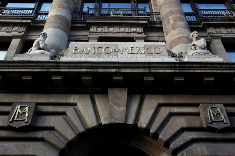 Banco central de México recorta tasa referencial a 4.5% en decisión dividida