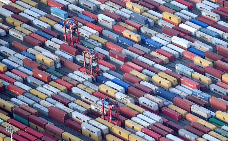 Superávit comercial de eurozona repunta por baja de importaciones; PIB y empleo registran caída histórica