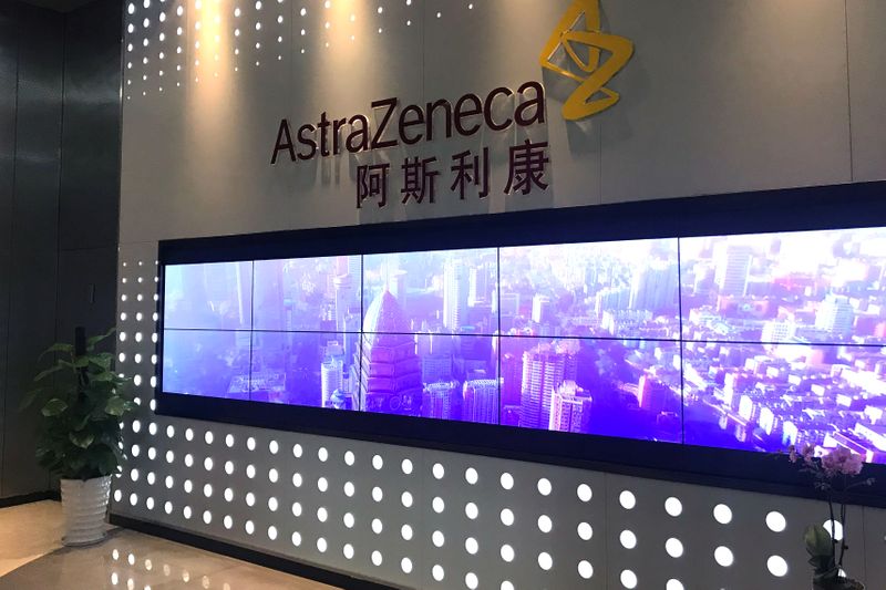 UE y AstraZeneca logran primer acuerdo del bloque para compra de vacuna contra COVID-19
