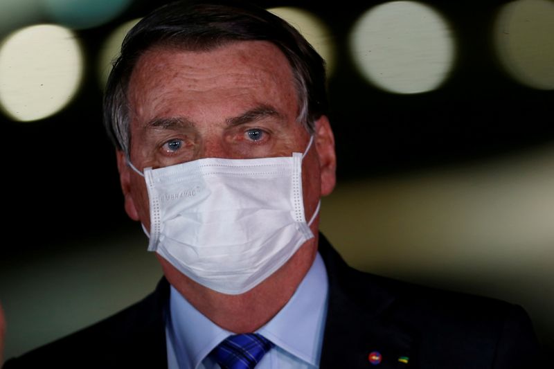 Aprobación a Bolsonaro sube a máximo de su mandato pese al golpe de la pandemia: sondeo