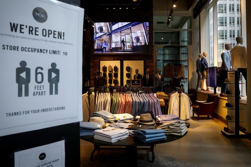 RESUMEN-Ventas minoristas EEUU desaceleran en julio; crecen obstáculos para naciente recuperación