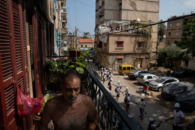 “Perdimos todo”: Sobrevivientes explosión Beirut en duelo buscan reconstruir su barrio