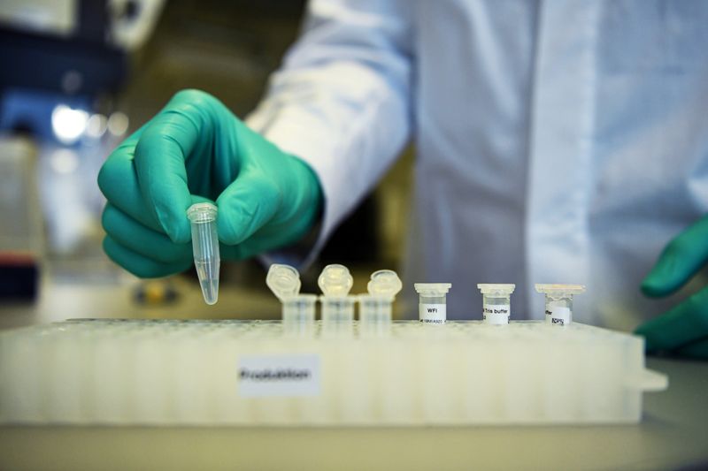 Acciones de desarrollador de vacuna para coronavirus CureVac suben con fuerza en debut en EEUU