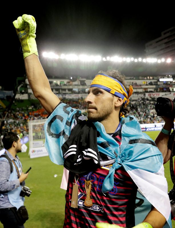 Portero argentino de Tigres en México da positivo por COVID-19