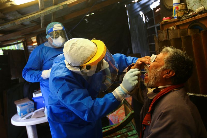 México acumula casi 56,000 decesos por coronavirus
