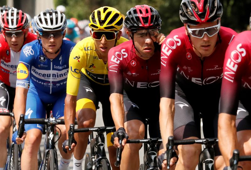 El colombiano Egan Bernal se retira de etapa de prueba ciclista Criterium du Dauphine