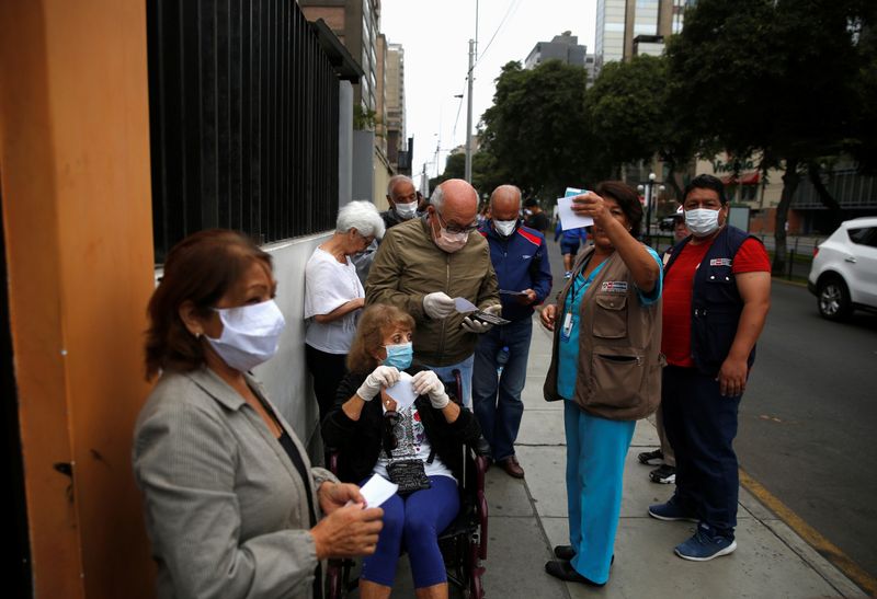 Perú registra récord de 10.143 nuevos contagios y los casos de coronavirus bordea los 536.000