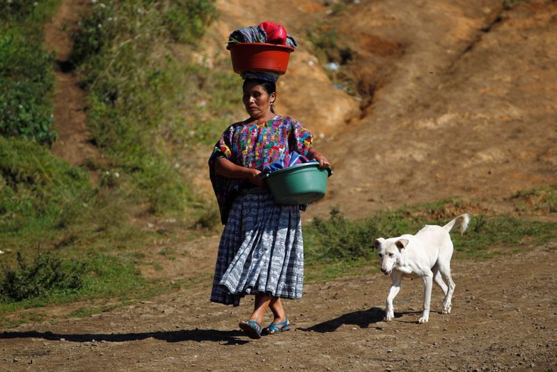 Familias indígenas en Guatemala huyen tras ataque incendiario de grupo armado