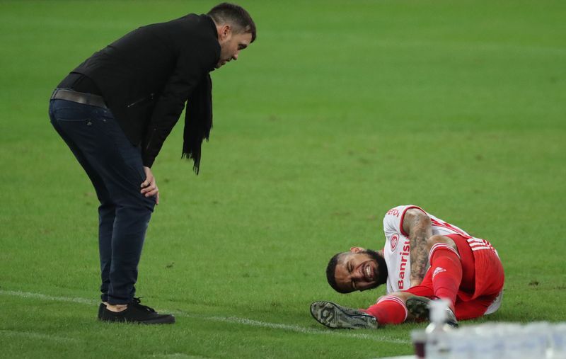 Paolo Guerrero sufre lesión de rodilla y se perdería lo que resta de la temporada