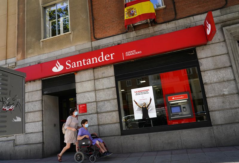 Bolsas europeas caen presionadas por acciones de bancos y energía, pese a récord en Wall St