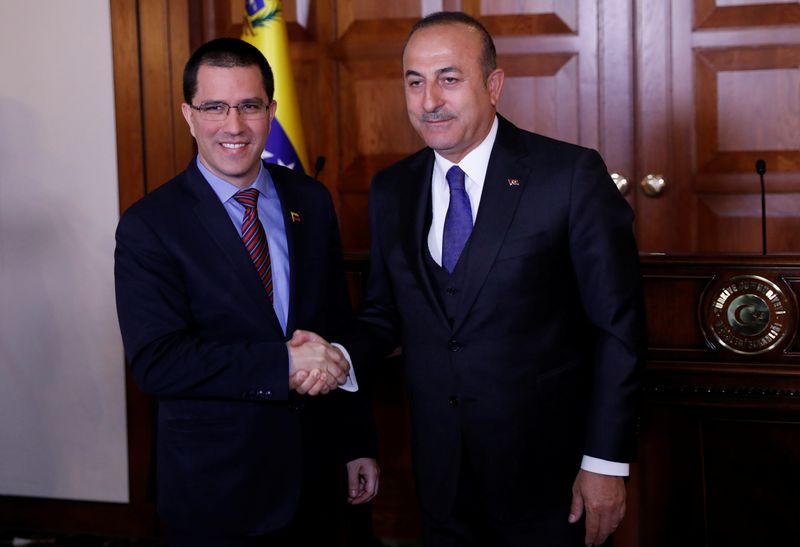 Venezuela y Turquía firman nuevos acuerdos para la construcción de viviendas y un hospital