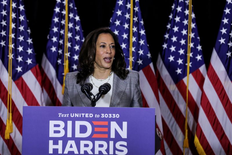 Indios muestran pancartas y rezan para que Kamala Harris gane elección EEUU