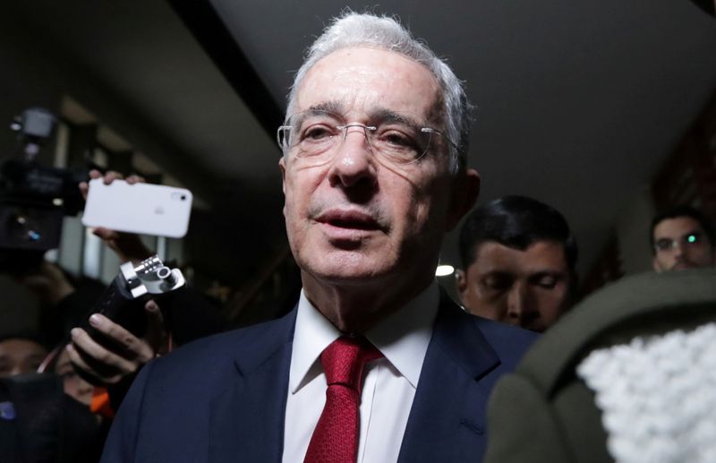 Expresidente colombiano Álvaro Uribe renuncia al Senado en medio de proceso judicial