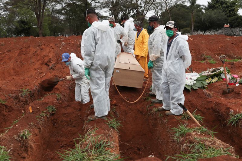 Brasil registra 1.352 nuevas muertes por COVID-19
