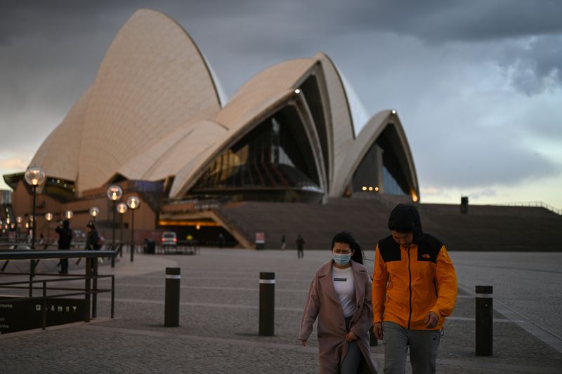 Australia firma un acuerdo con AstraZeneca mientras disminuyen las nuevas infecciones