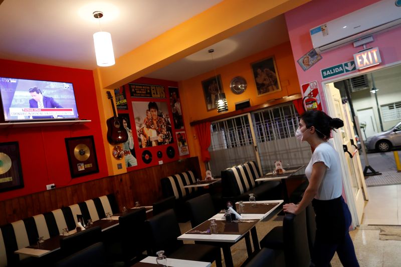 Actividad económica de Argentina habría retrocedido 14,3% en junio