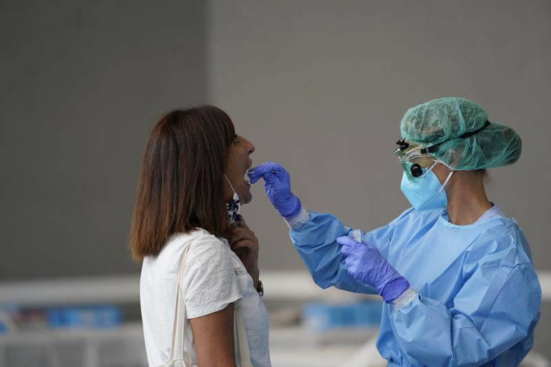 España supera los 3.000 contagios diarios por primera vez desde el desconfinamiento