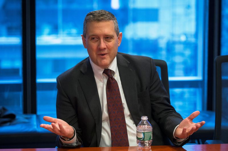 EXCLUSIVA-Wall Street está en lo “correcto” mientras EEUU afronta riesgos del virus: Bullard de Fed