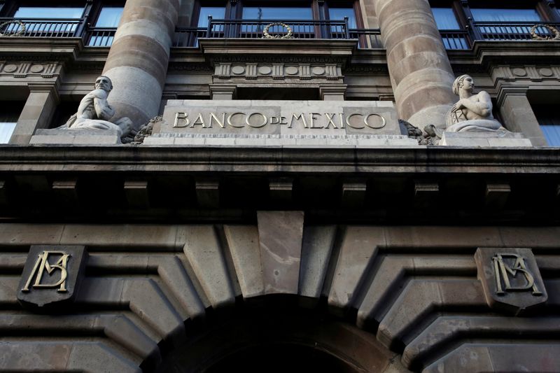 Analistas suben pronóstico inflación México, prevén más recortes a tasa clave: sondeo banco central