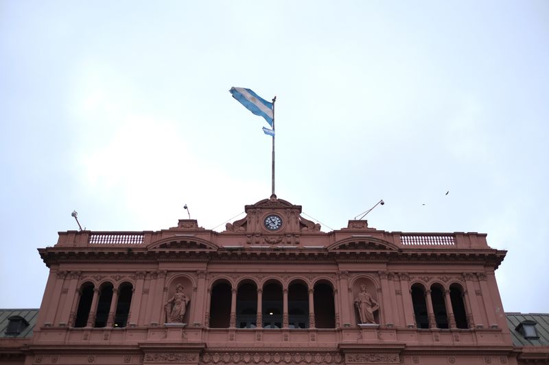 Bonos argentinos reducen volatilidad y liquidez tras exitoso canje deuda soberana