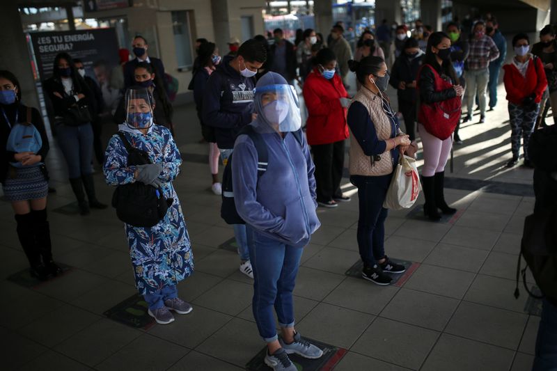 Colombia sale de extensa cuarentena, pero zonas grises ponen en duda reactivación económica