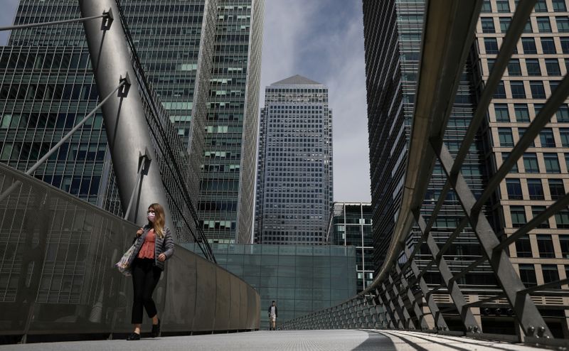 ¿Regreso a las oficinas? Los bancos buscan reconvertir las sucursales