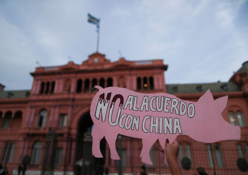 Argentina posterga memorándum con China para producción porcina en medio de protestas ambientales