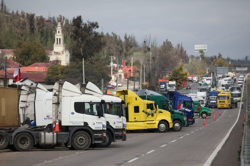 Exportaciones de Chile, amenazadas por huelga de camioneros: empresarios