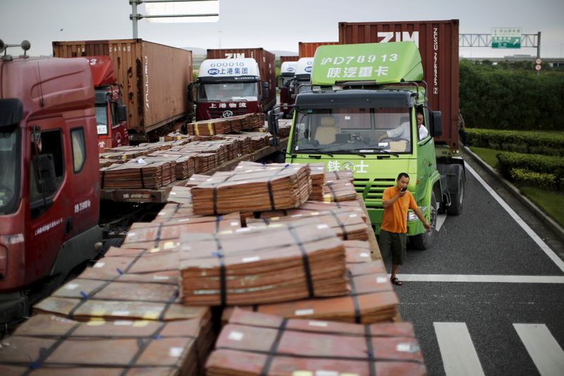 Cobre extiende avance por expectativas recuperación y temores inflación