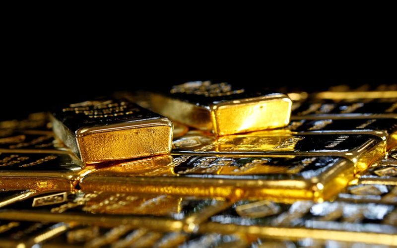 METALES PRECIOSOS-Oro cae más de 1,5% por rebote del dólar y expectativas recuperación económica