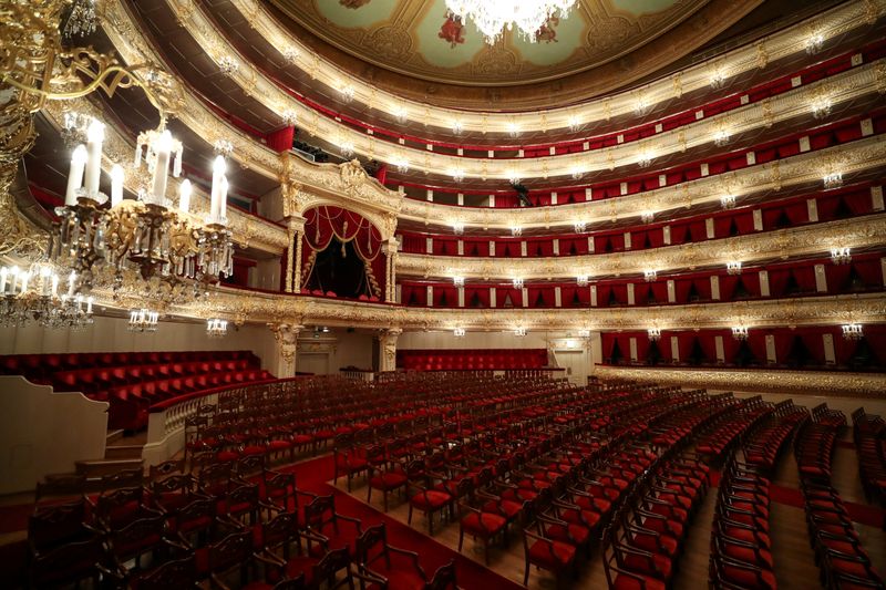 El Teatro Bolshoi de Rusia reabre para versión de “Don Carlo” con distanciamiento social