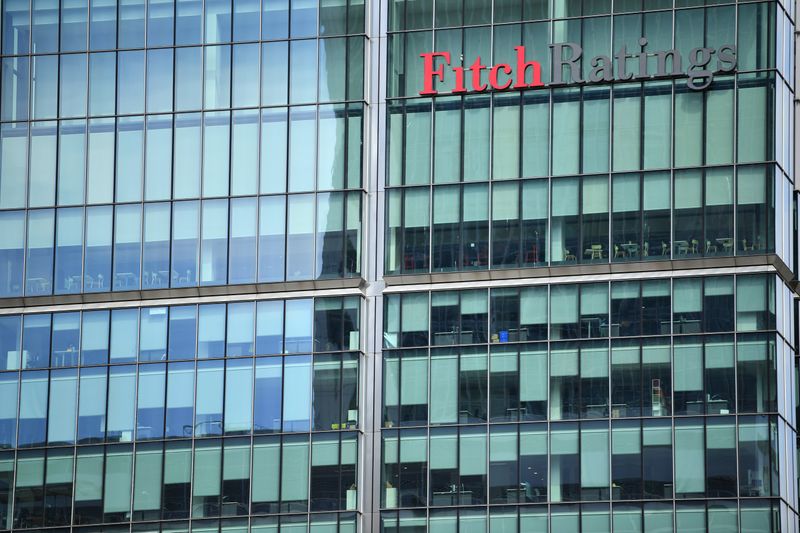 Fitch sube calificación crediticia de Ecuador a “B-” tras canje de deuda