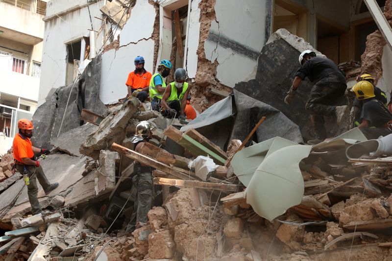 Detectan señales de vida bajo escombros en Beirut, casi un mes después de la explosión