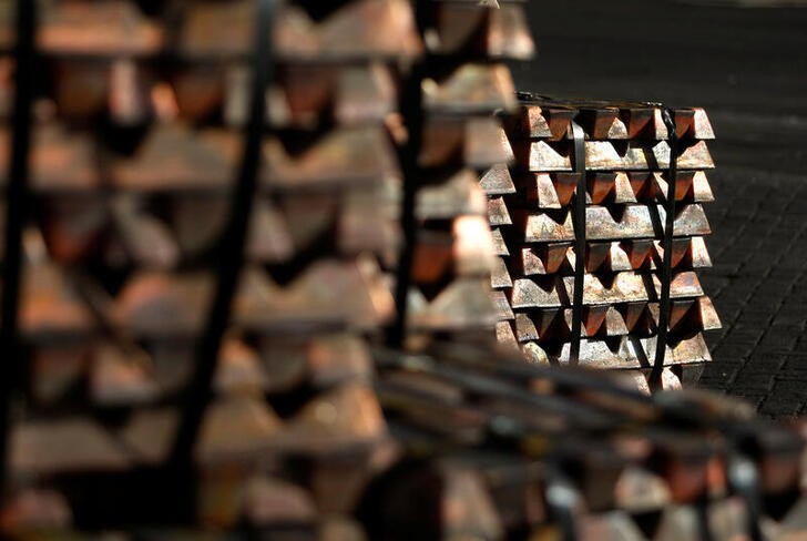 METALES BÁSICOS-Cobre avanza por estabilización de mercados y baja de inventarios