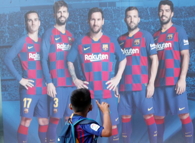 La afición del Barcelona está feliz con anuncio de Messi de permanecer en el club