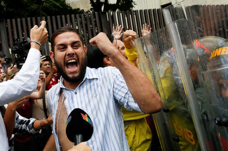 Máximo tribunal de Venezuela suspende decisión contra directiva de partido opositor