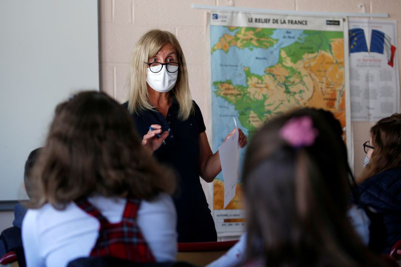 Francia cierra 22 de escuelas por casos de coronavirus