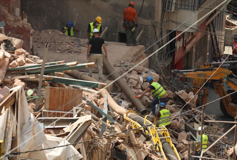 “No hay señales de vida” en escombros de edifico en Beirut luego de tres días de búsqueda