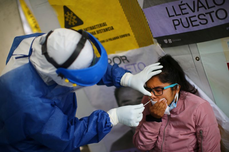 México supera los 67,000 decesos por coronavirus, contagios suman 629,409