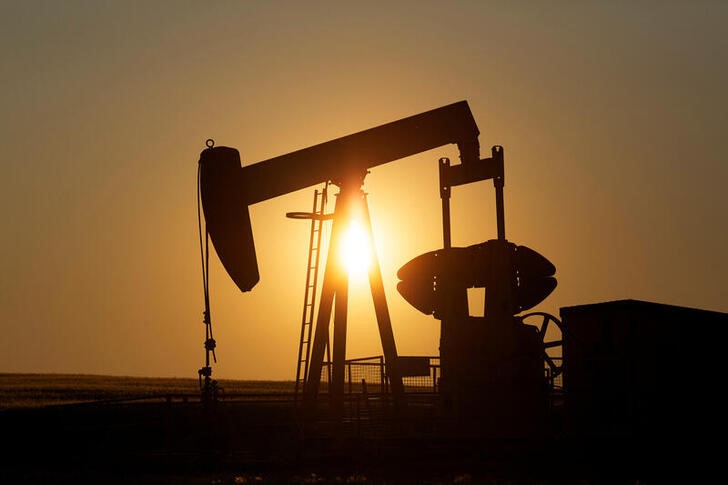 PETRÓLEO-Barril toca mínimos desde junio por recorte de precios en Arabia Saudita y COVID-19