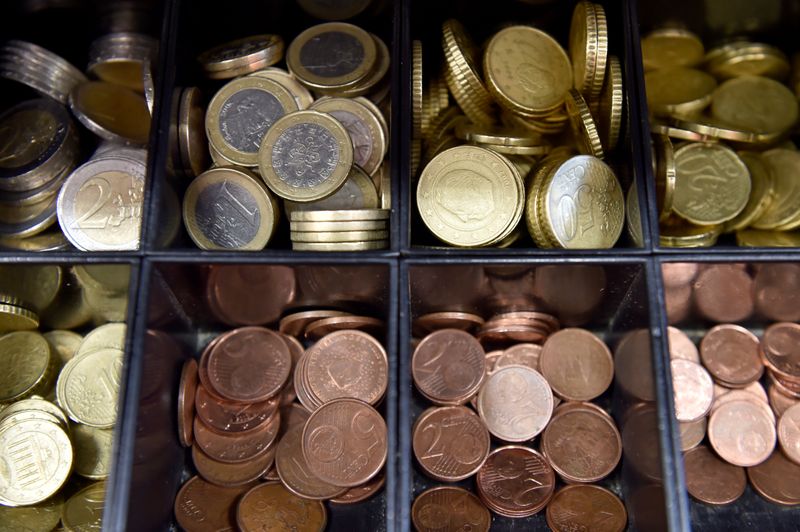 Dólar trepa a máximo 4 semanas ante caída de la libra y Wall St