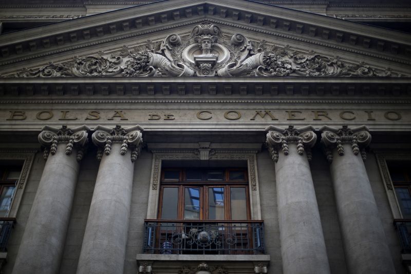 MERCADOS A.LATINA-Monedas y bolsas operan a la baja por alza del dólar y mayor aversión al riesgo