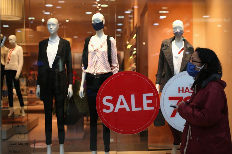 Confianza del consumidor en Colombia mejora en agosto, pero sigue en rojo