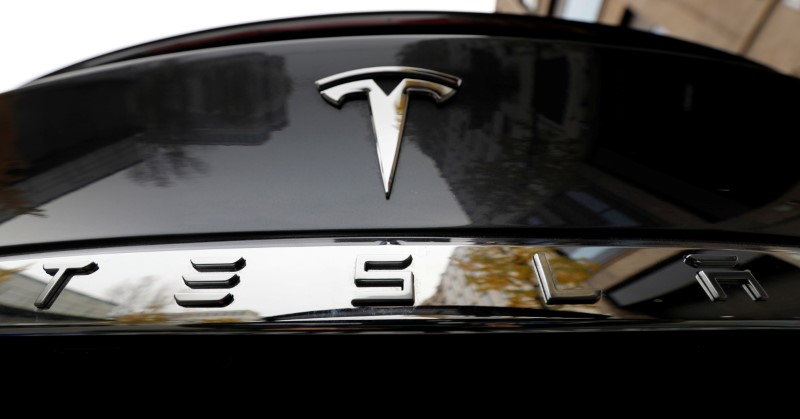 Acciones de Tesla se desploman tras no lograr entrar al índice S&P 500