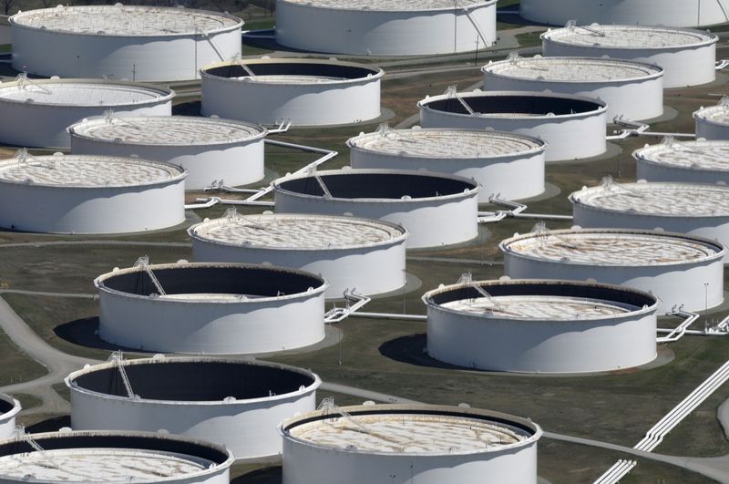 SONDEO-Inventarios de crudo en EEUU habrían bajado por séptima semana consecutiva
