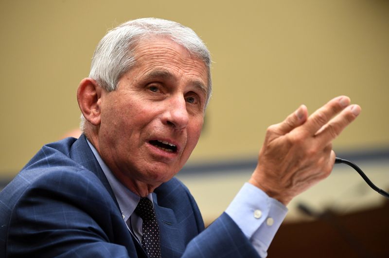 Fauci de EEUU dice pausa en ensayos de vacuna de Astrazeneca es “desafortunada” pero puede suceder